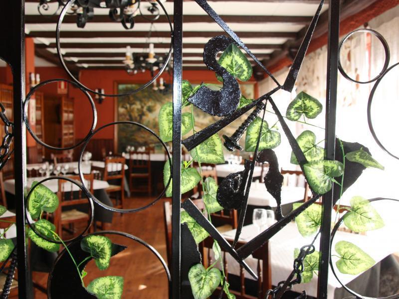 Hostal Rte. Elena Fuentes de Ebro エクステリア 写真